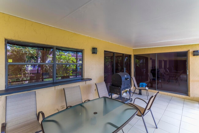 Building Photo - 6166 Via Laguna Ln