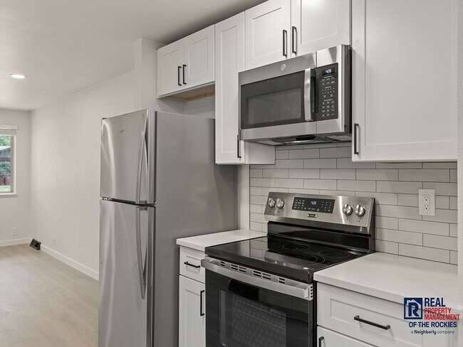 Building Photo - Beautifully Remodeled 2-Bed, 1-Bath Duplex...