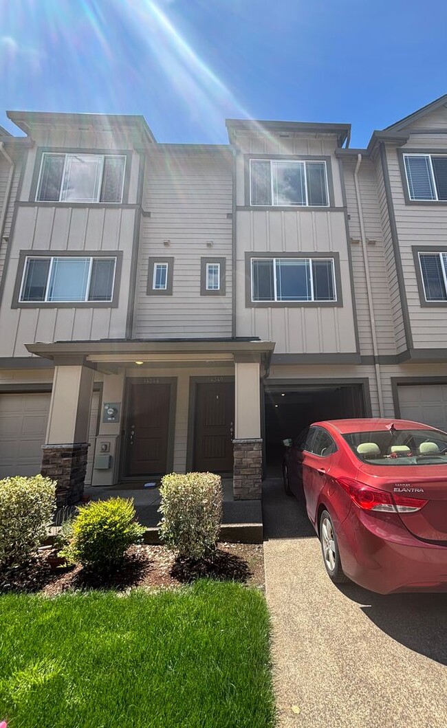 Building Photo - Beautiful new construction in River Terrace community available now!