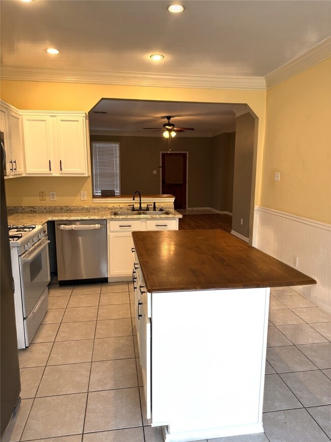 Building Photo - 915 Saginaw Bay Ct