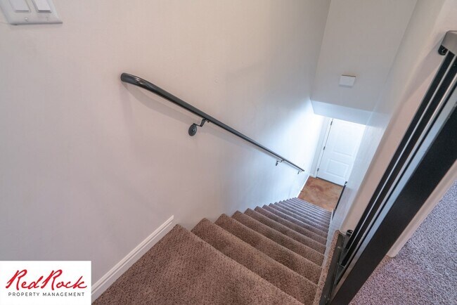 Building Photo - 2801 E 450 N