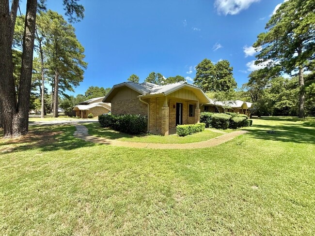 Building Photo - 18135 Serenity Way