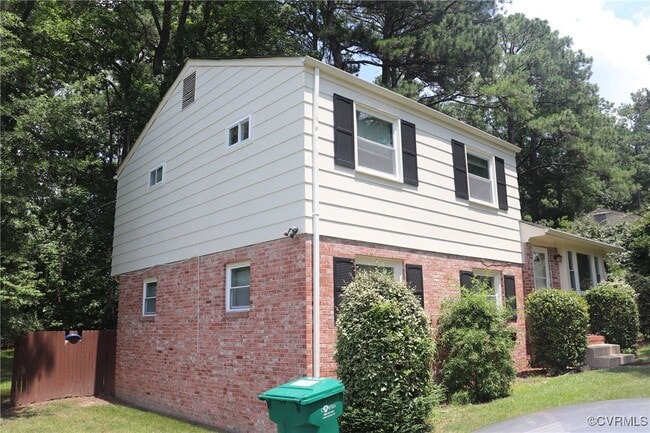 Building Photo - 9500 Minna Dr