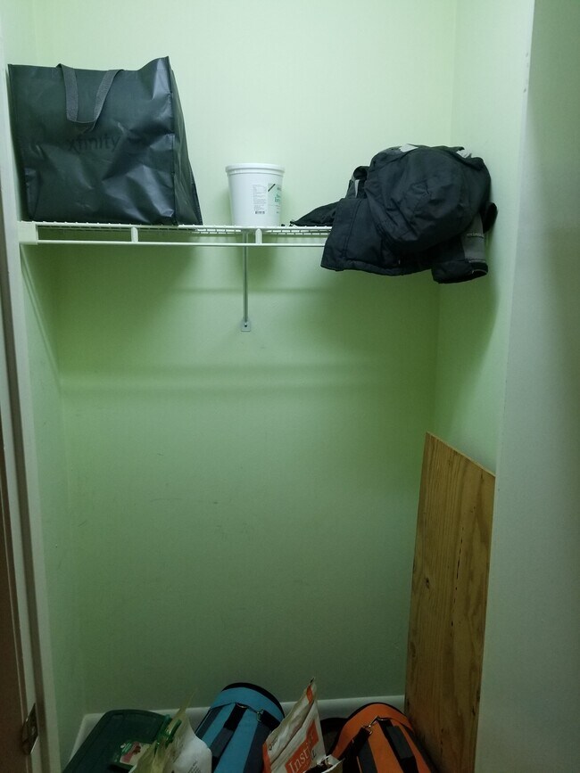 Bedroom #3 closet - 505 Sunridge Dr