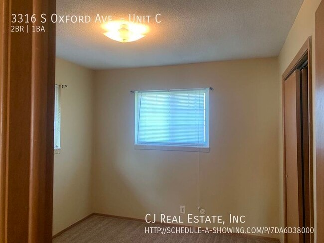 Building Photo - 3316 S Oxford Ave