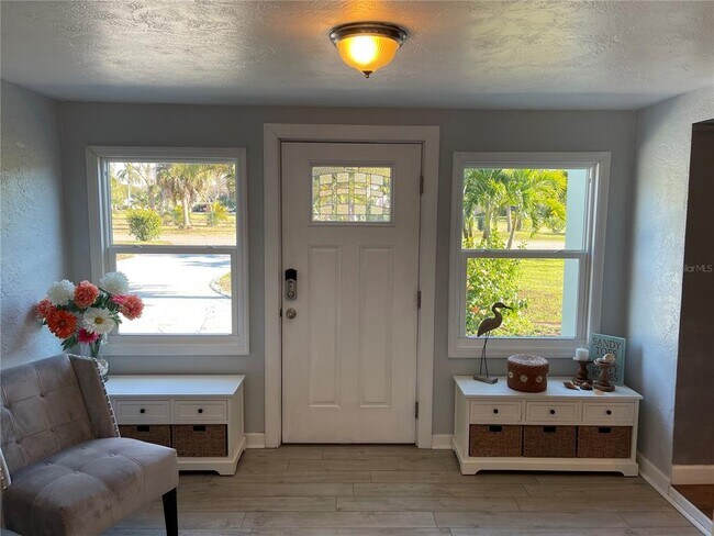 Building Photo - 1329 Royal Palm Dr S