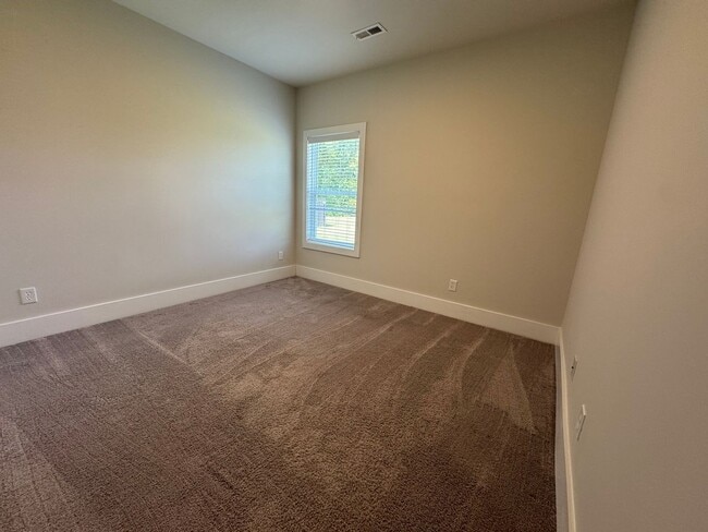 Building Photo - 154 Fernhill Dr NW