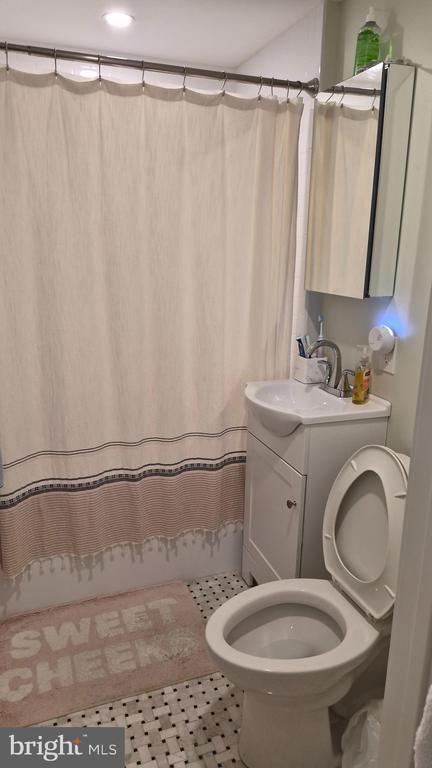 Building Photo - 230 Pine St