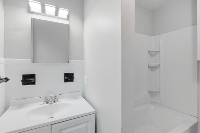 Building Photo - 35 Oakland St