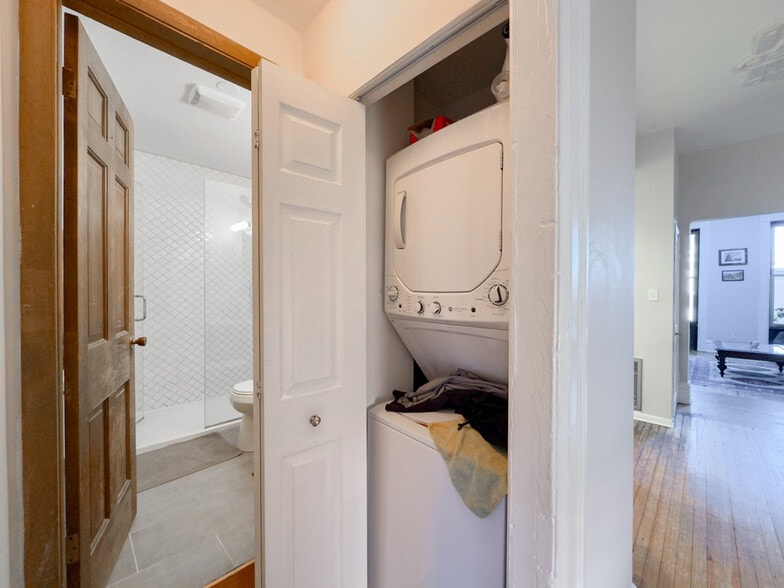 Building Photo - 2136 N Clifton Ave