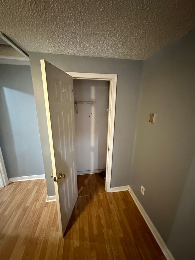 Building Photo - 3 bed 2 bed house in Henrico! Big yard, la...