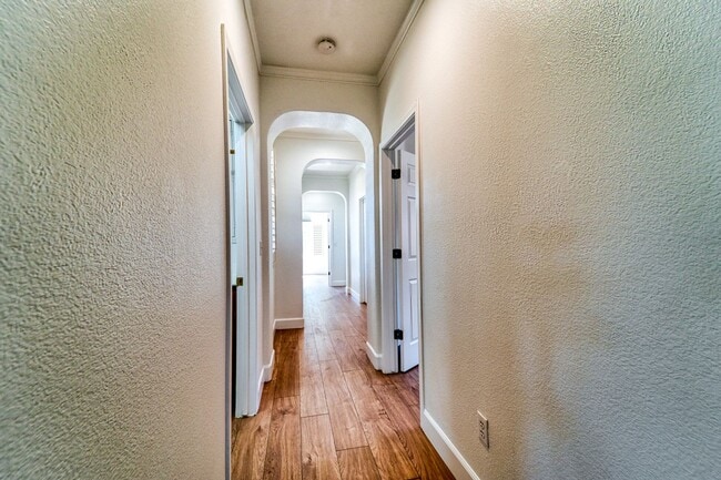 Building Photo - Stunning 4-Bedroom Home with Spacious Yard
