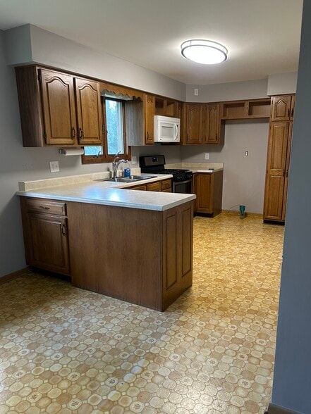 Building Photo - 2010 Richard St