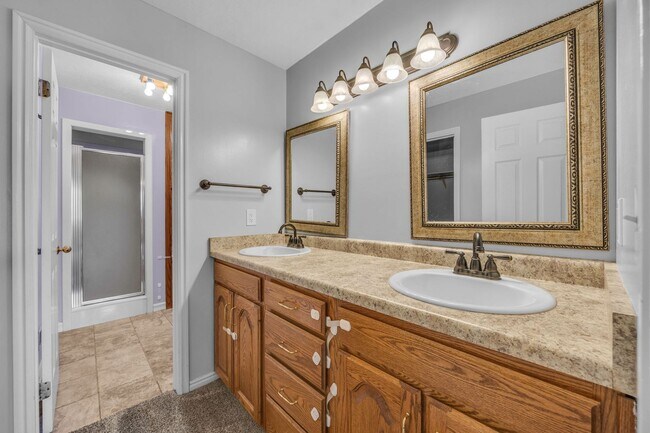 Building Photo - 567 N Allanwood Pl