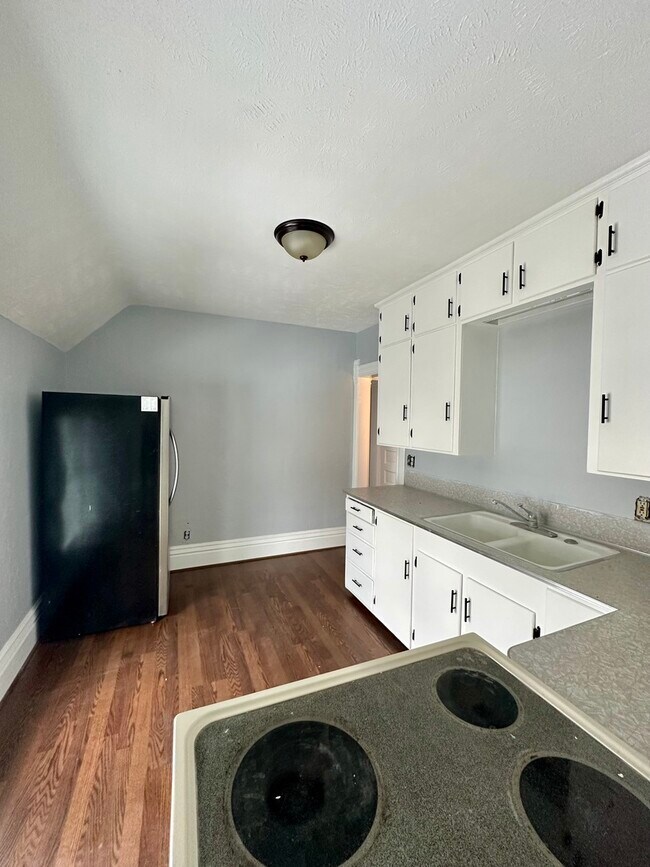 Building Photo - 914 Garfield Ave