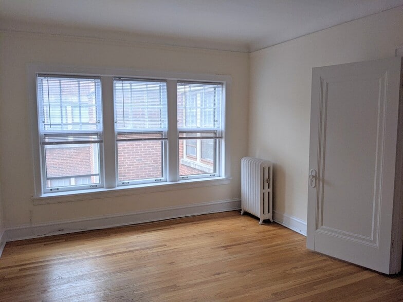 Building Photo - 727 Hinman Ave