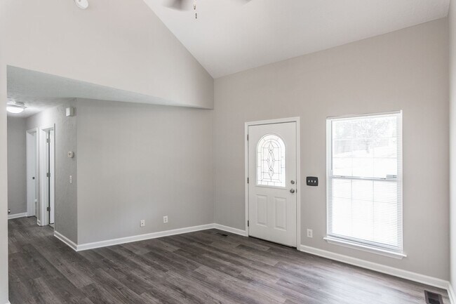 Building Photo - 4 bedroom Home Sumner County Schools