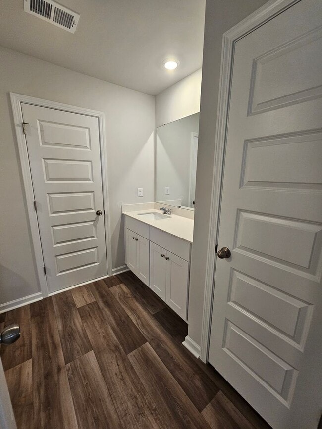 Building Photo - 2096 Northwest Dr