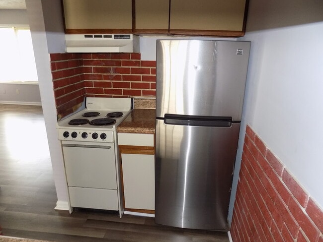 Building Photo - HAMPTON CLUB