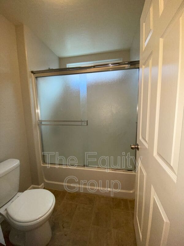 Building Photo - 2541 W Porter Ave