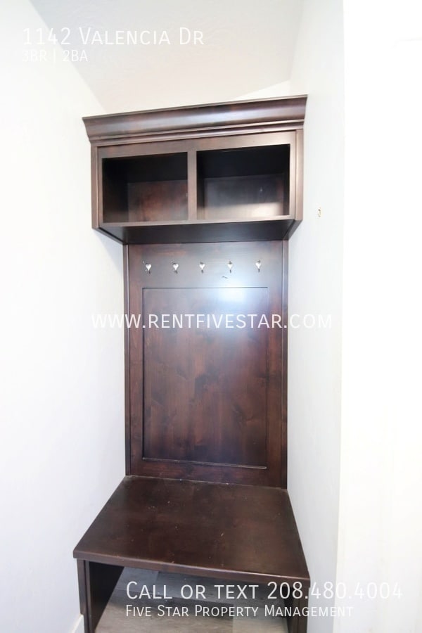 Building Photo - 1142 Valencia Dr