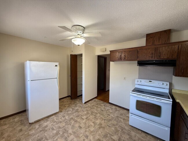 Building Photo - 2833 S 31st Ave