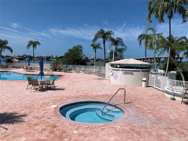 Building Photo - 6061 Bahia Del Mar Cir