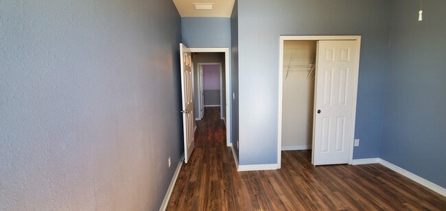 Building Photo - 811 Parker Den Dr