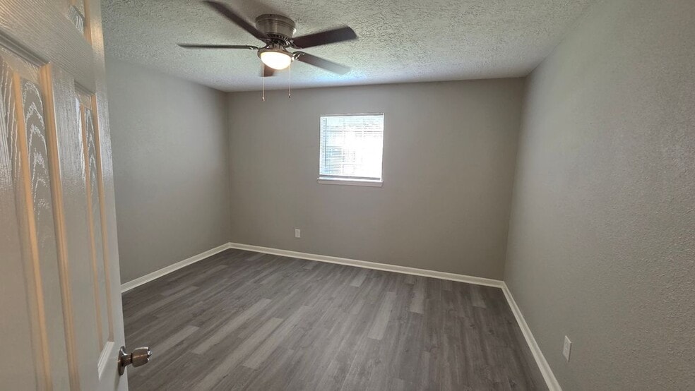 Building Photo - 11823 Stonehedge Dr
