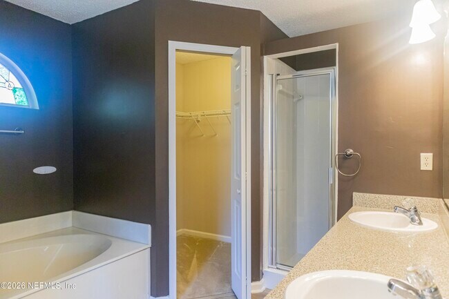 Building Photo - 2034 Belhaven Dr