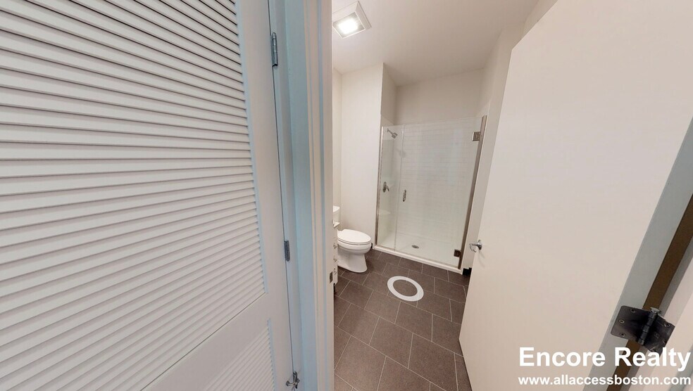 Building Photo - 240 Sidney St