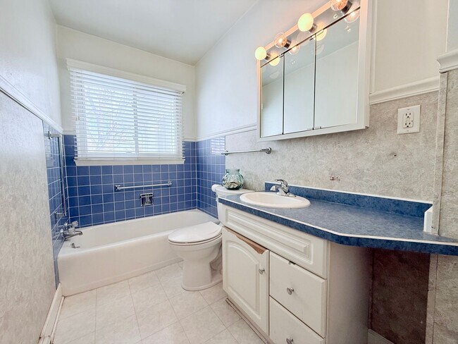 Building Photo - 3-Bed House in Waterloo