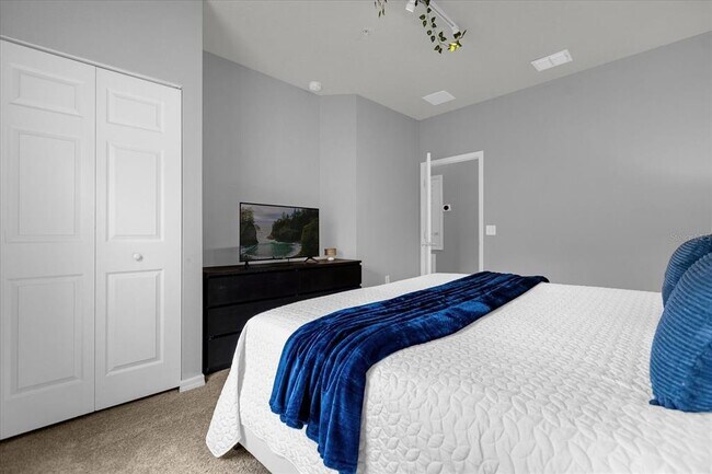 Building Photo - 5350 Diplomat Ct