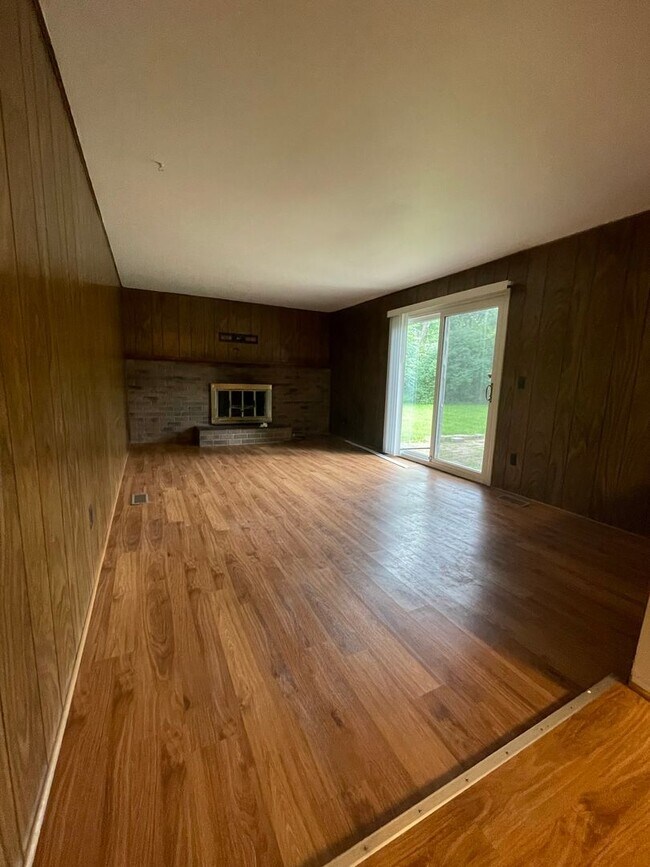 Building Photo - Beautiful 4 Bedroom Home in Ypsilanti! - F...