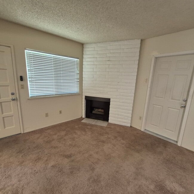 Building Photo - 3332 Jayanne Way