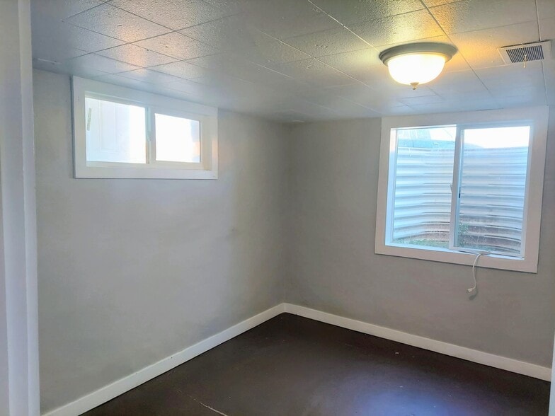 Building Photo - 410 S 100 E