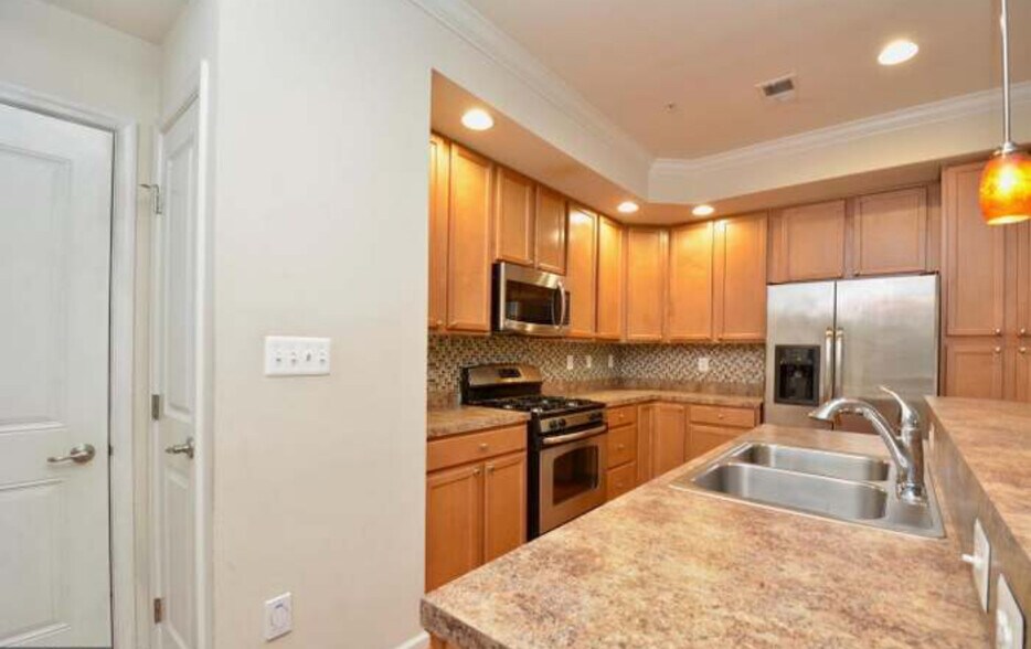 Building Photo - 904 Hall Station Dr