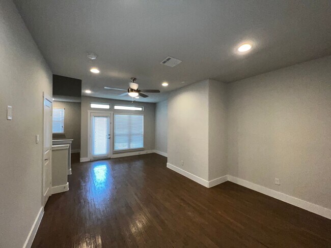 Building Photo - 1319 Rancho Mirage Dr
