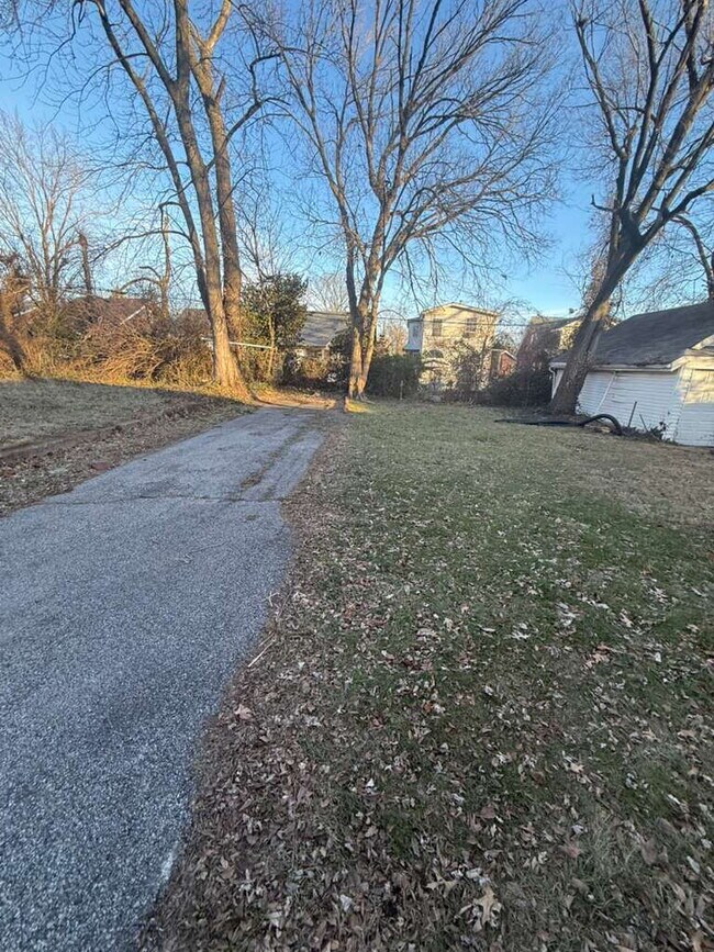 Building Photo - "Charming 2-Bedroom St. Louis Home with Gleaming Hardwood Floors in 63121!"