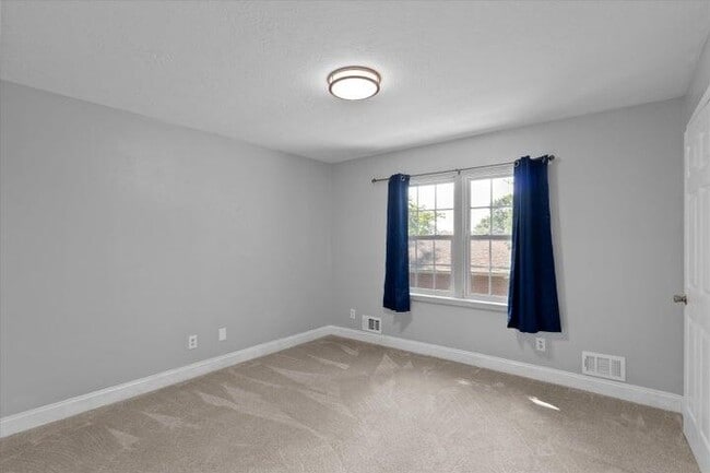 Building Photo - 175 Creekview Cir