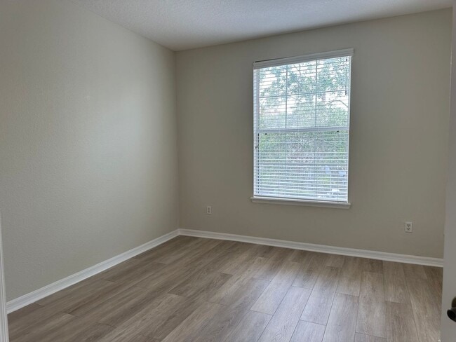 Building Photo - Comfortable and Spacious 3 bedroom 2 Bath ...
