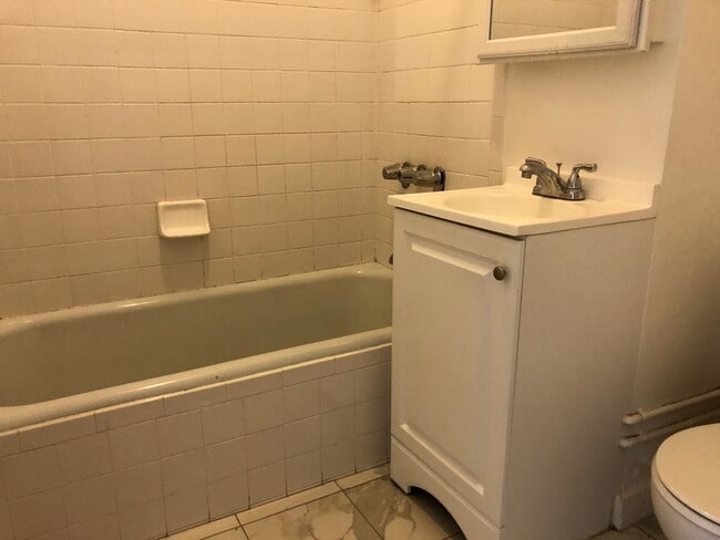 Building Photo - 610 Hyde St