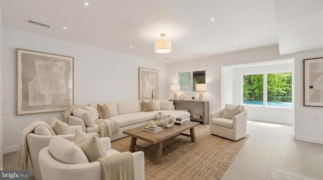 Building Photo - 10903 Beach Mill Rd