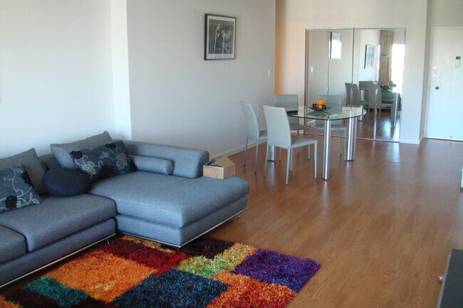 Building Photo - 500 Bayview Dr