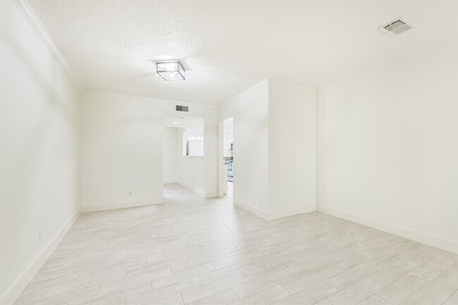 Building Photo - 2505 Watertown Mall St