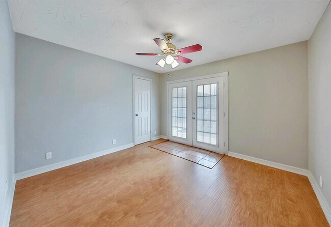 Building Photo - 709 Gale St