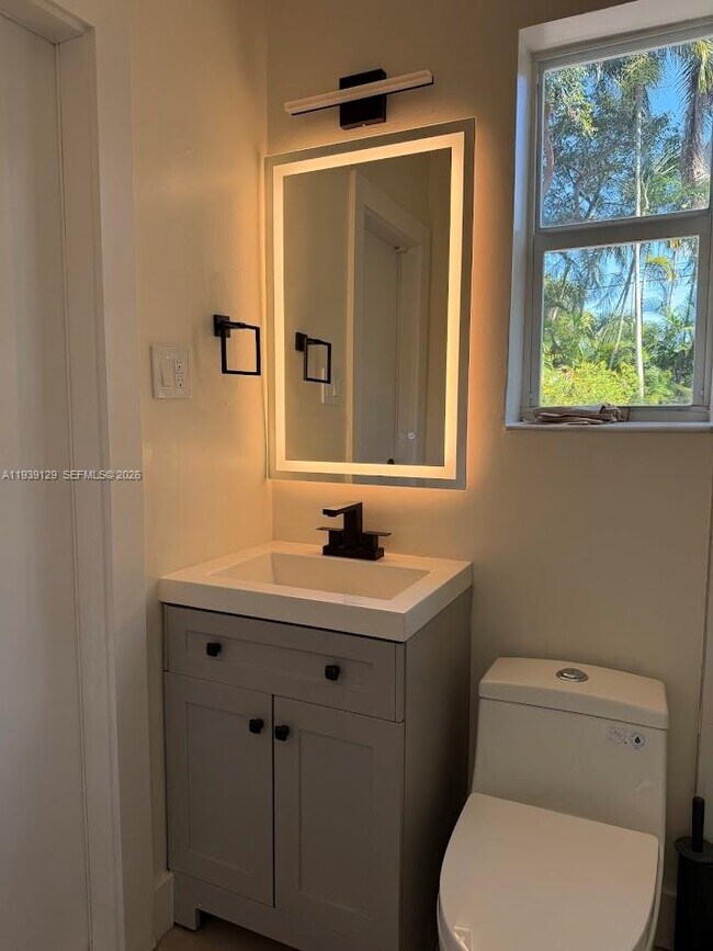 Building Photo - 1811 N 40th Ave