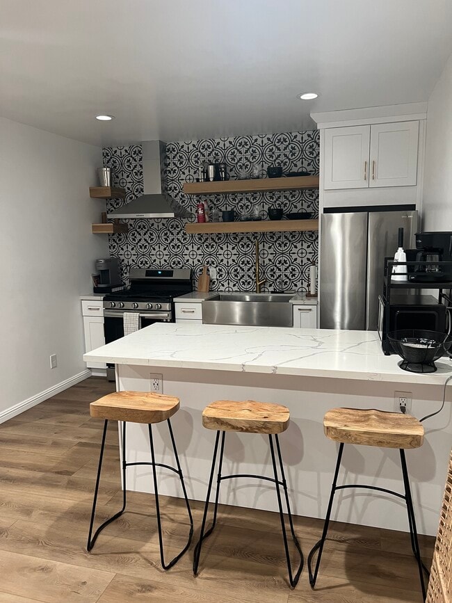 Building Photo - 1849 W 49th St