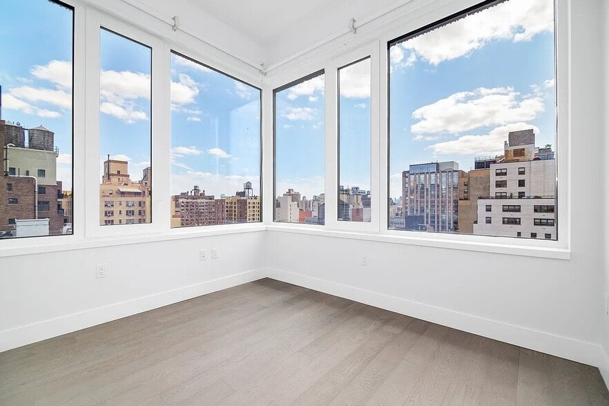 Building Photo - 200 E 23rd St
