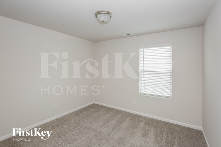 Building Photo - 9605 Hamel St